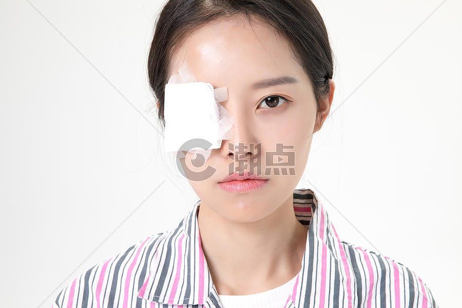 女性眼睛受伤图片素材免费下载