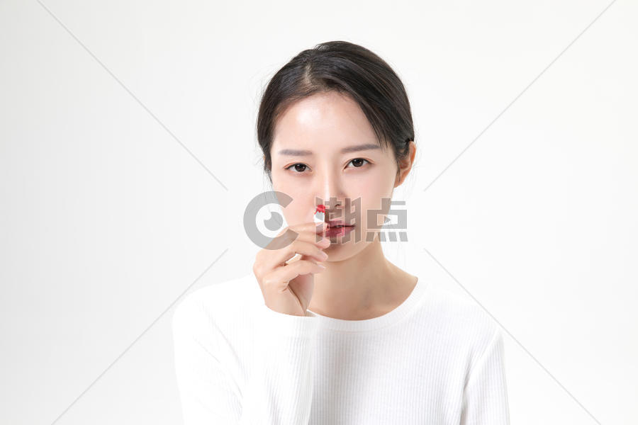 女性流鼻血图片素材免费下载