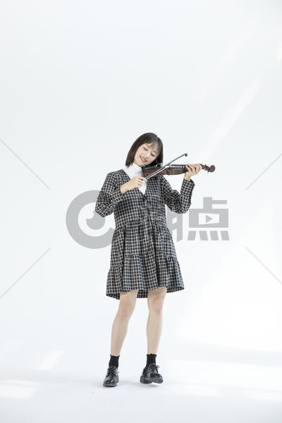 文艺女性拉小提琴图片素材免费下载