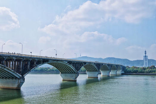 横跨湘江的橘子洲大桥图片素材免费下载