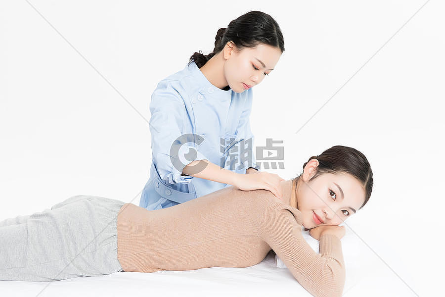 美女养生肩膀按摩图片素材免费下载