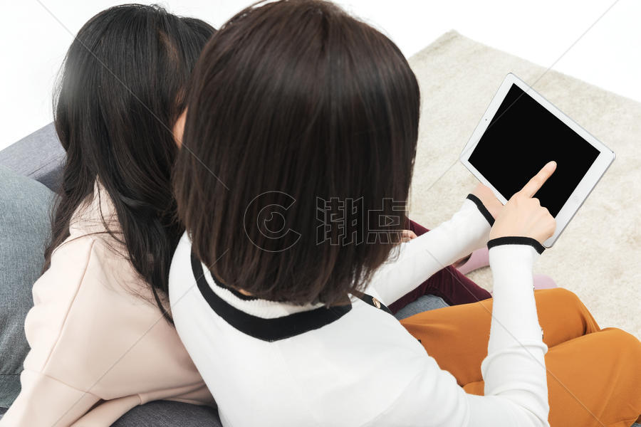 家庭母女看平板电脑图片素材免费下载