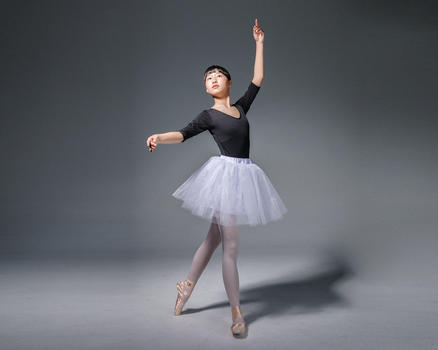 跳芭蕾的女孩图片素材免费下载