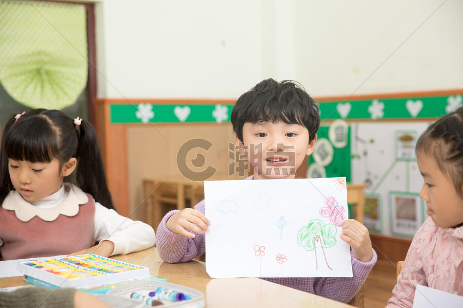 幼儿园儿童画画图片素材免费下载