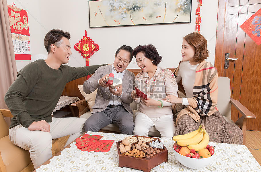 过年一家人团聚摄影图6582*4342图片素材免费下载-编号911598-潮点视频