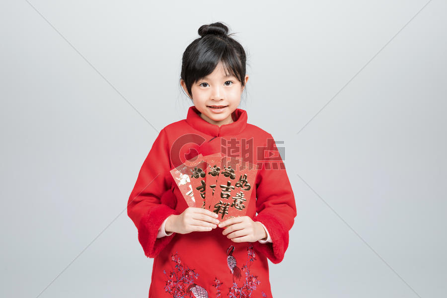 收红包的小女孩图片素材免费下载