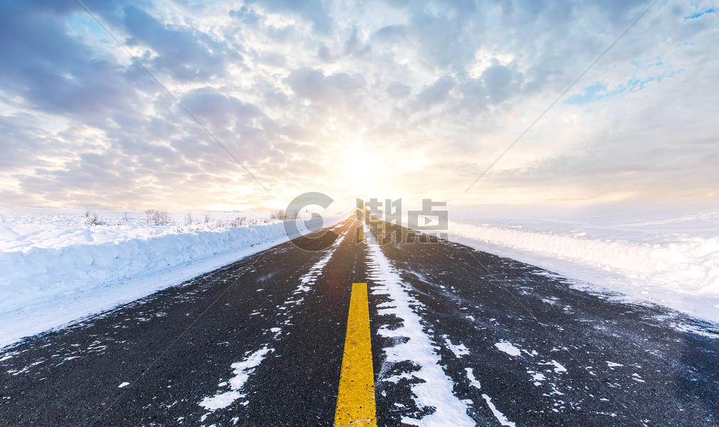 雪地公路图片素材免费下载