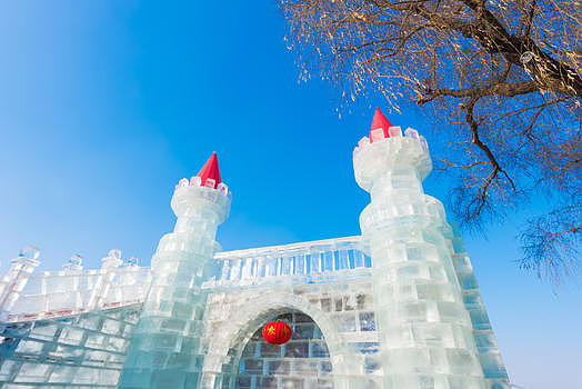 冬季哈尔滨的冰雕图片素材免费下载