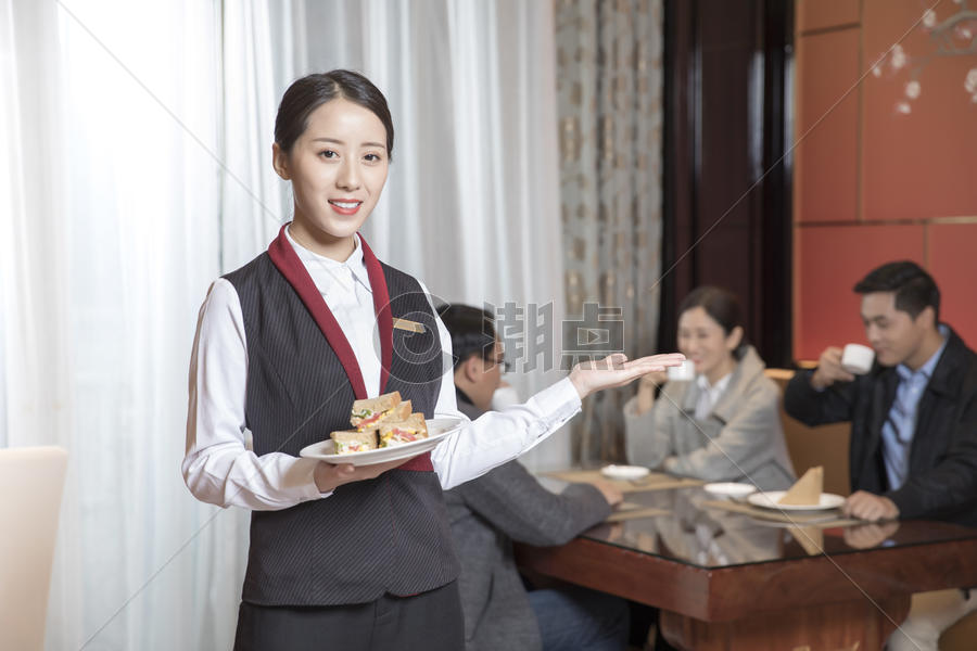 酒店服务员送餐服务图片素材免费下载