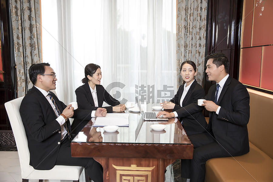 商务人士谈论工作摄影图6720*4480图片素材免费下载-编号915293-潮点视频