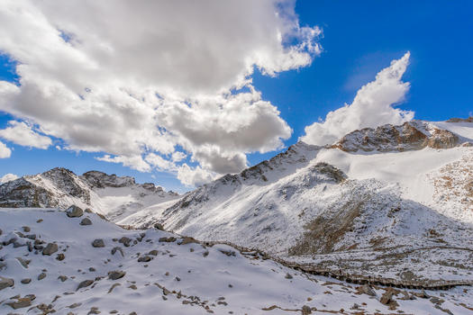高原雪景图片素材免费下载