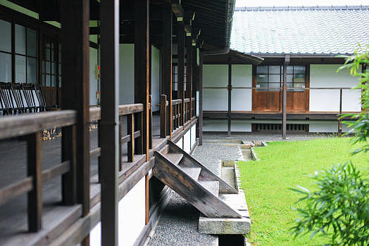 日式木质建筑物图片素材免费下载