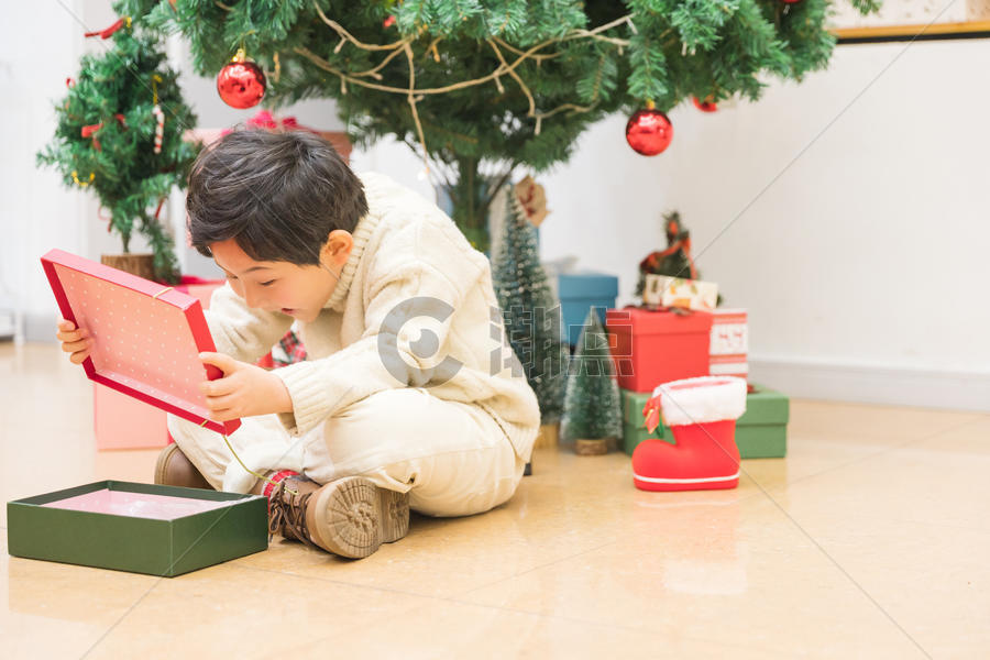 圣诞节快乐儿童惊喜图片素材免费下载