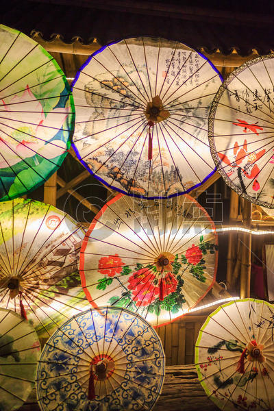 中国传统工艺品油纸伞图片素材免费下载