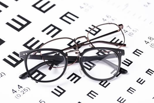 眼镜与视力表图片素材免费下载