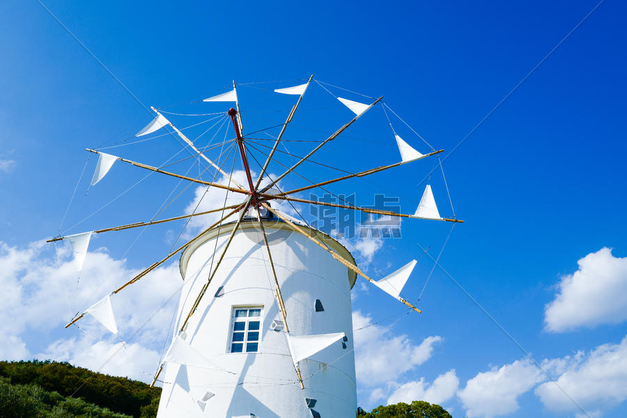 日本小豆岛橄榄公园白色风车图片素材免费下载