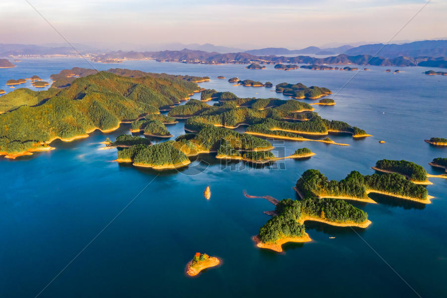 杭州千岛湖的很多小岛图片素材免费下载
