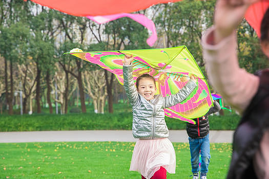 儿童童年玩耍风筝图片素材免费下载