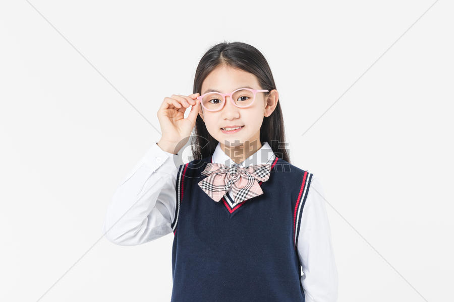 小学带眼镜的女生图片素材免费下载