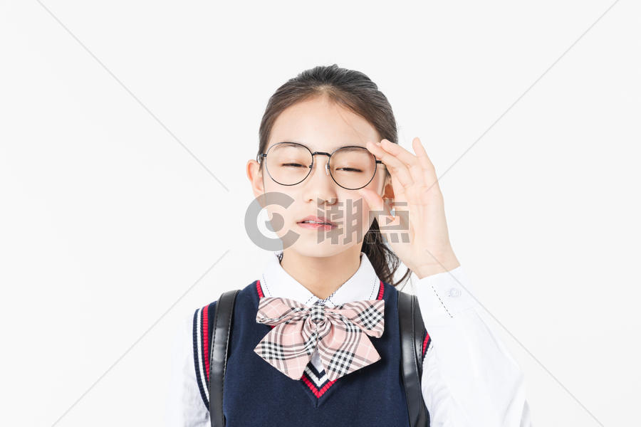 视力保护小学生女生图片素材免费下载