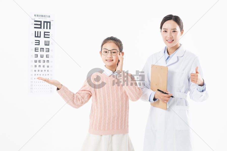 视力保护女孩和医生图片素材免费下载