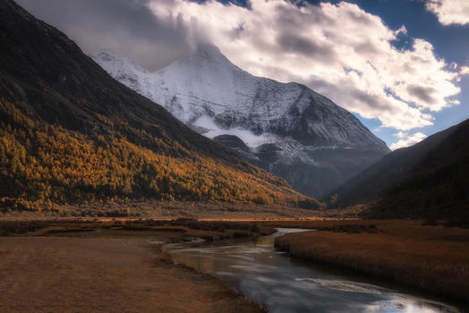 四川川西藏区亚丁神山图片素材免费下载
