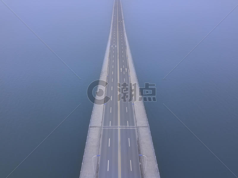 无车的跨江大桥图片素材免费下载