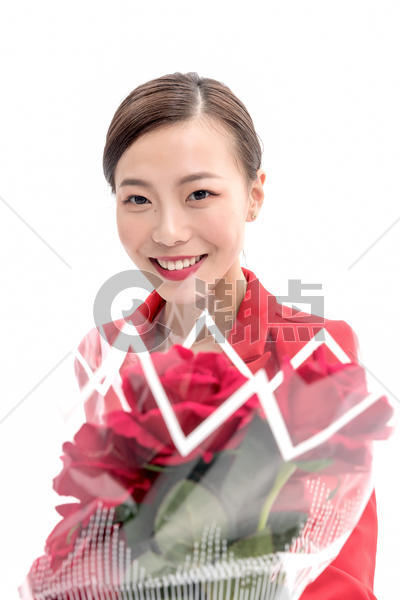 红西装女性手拿玫瑰图片素材免费下载