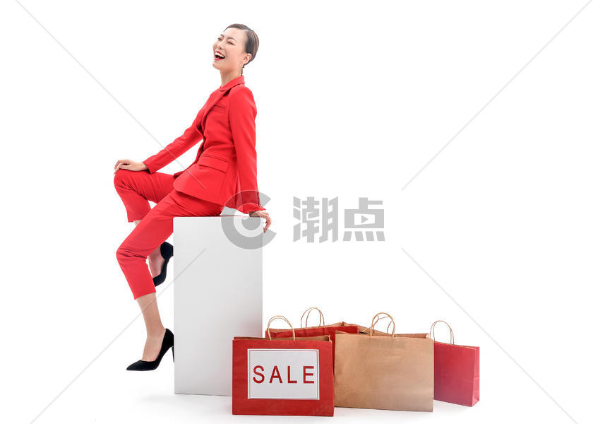 红西装女性购物促销图片素材免费下载