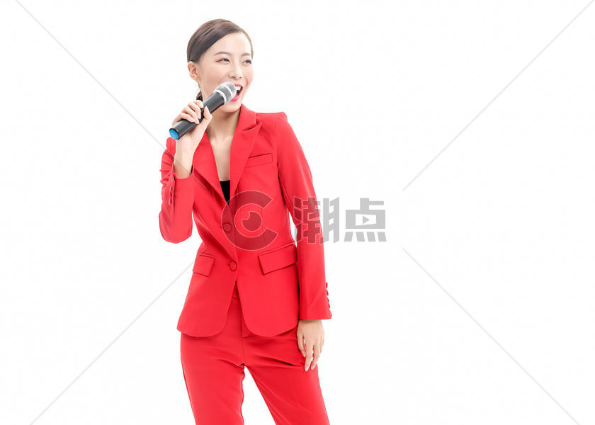 红色装女性主持演唱图片素材免费下载