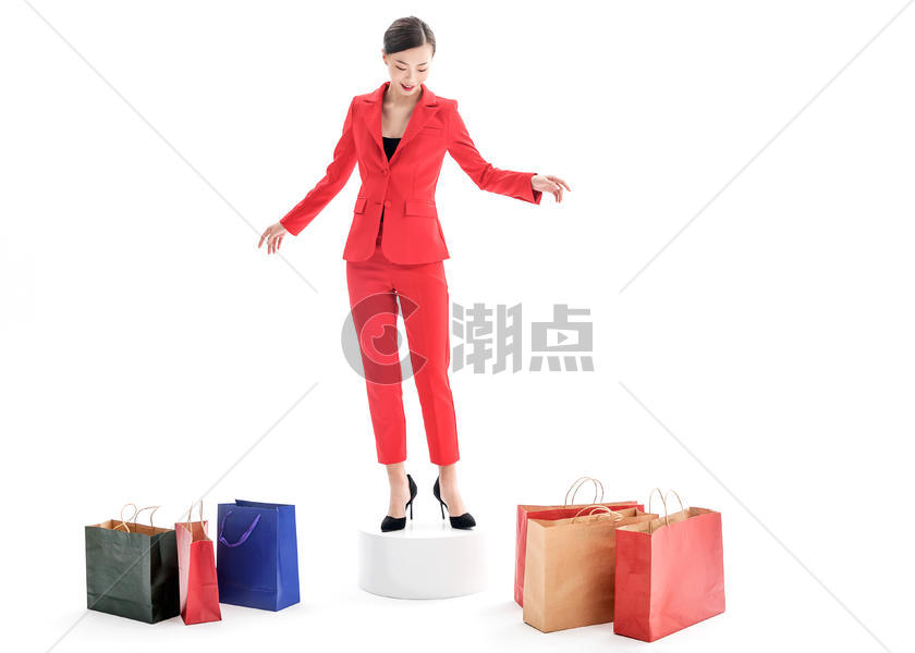 红色装女性购物图片素材免费下载