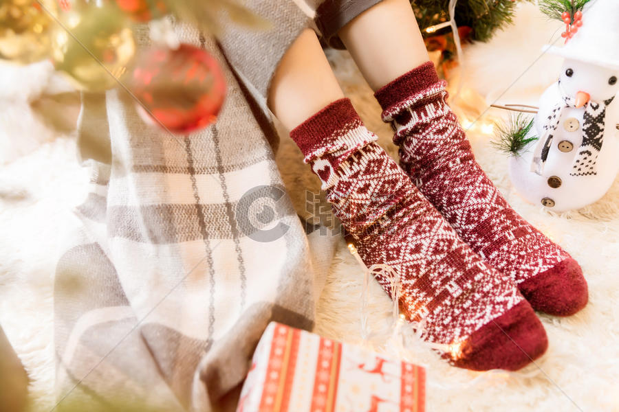 女性冬季脚部保暖图片素材免费下载