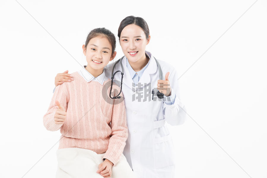 医生和女生举大拇指图片素材免费下载