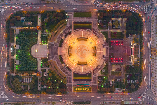 航拍武汉巨大的中心广场图片素材免费下载