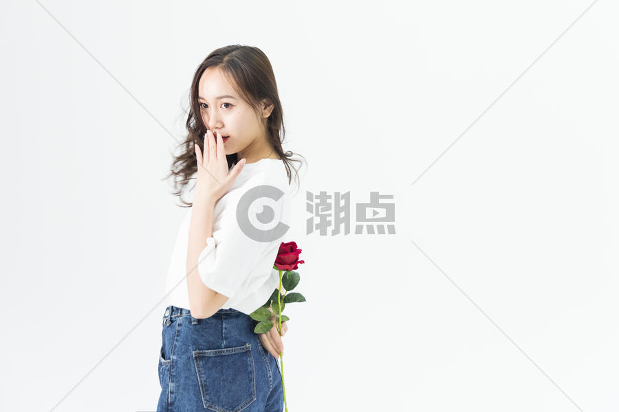 年轻女性和玫瑰花图片素材免费下载