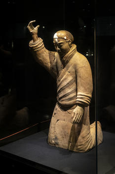 西安秦始皇兵马俑博物馆弓箭手俑图片素材免费下载