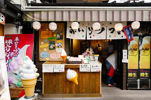 日本高松街头的冰淇淋店铺图片素材免费下载
