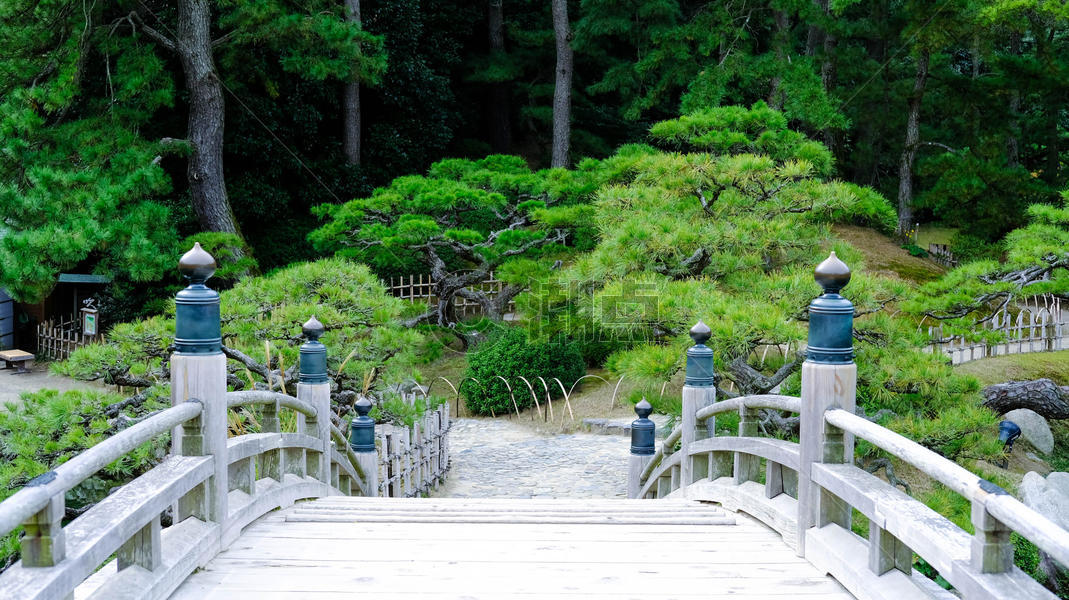 日本高松栗林公园木制桥梁图片素材免费下载