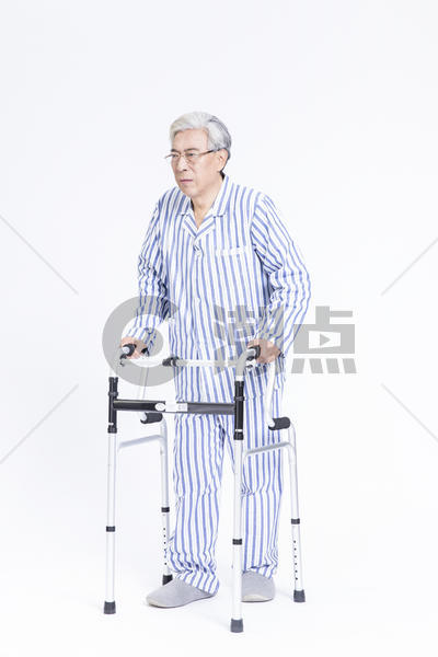 老年病人助步器图片素材免费下载