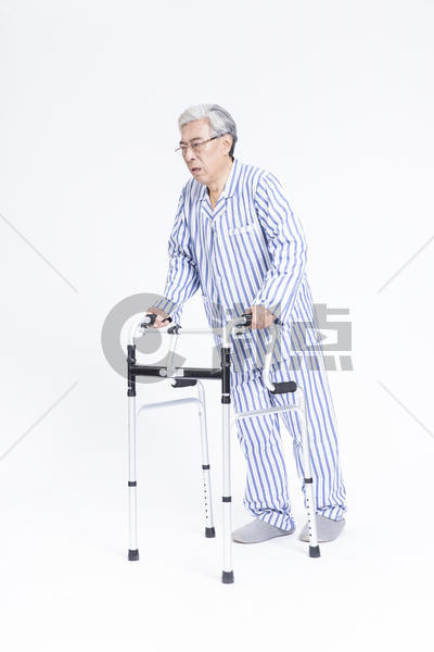 老年病人助步器图片素材免费下载
