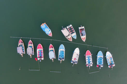 俯瞰武汉东湖上空的游船图片素材免费下载