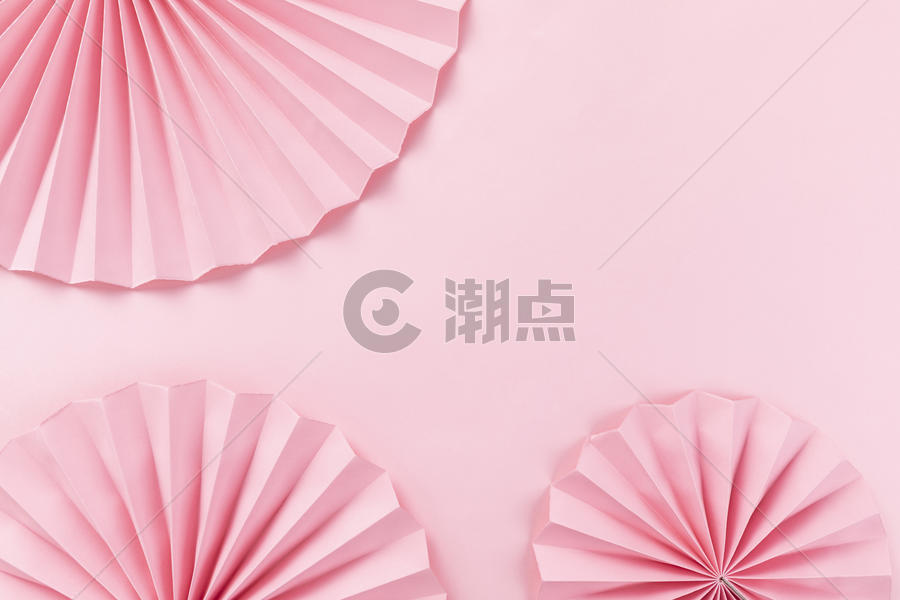 粉色背景上的纸伞图片素材免费下载