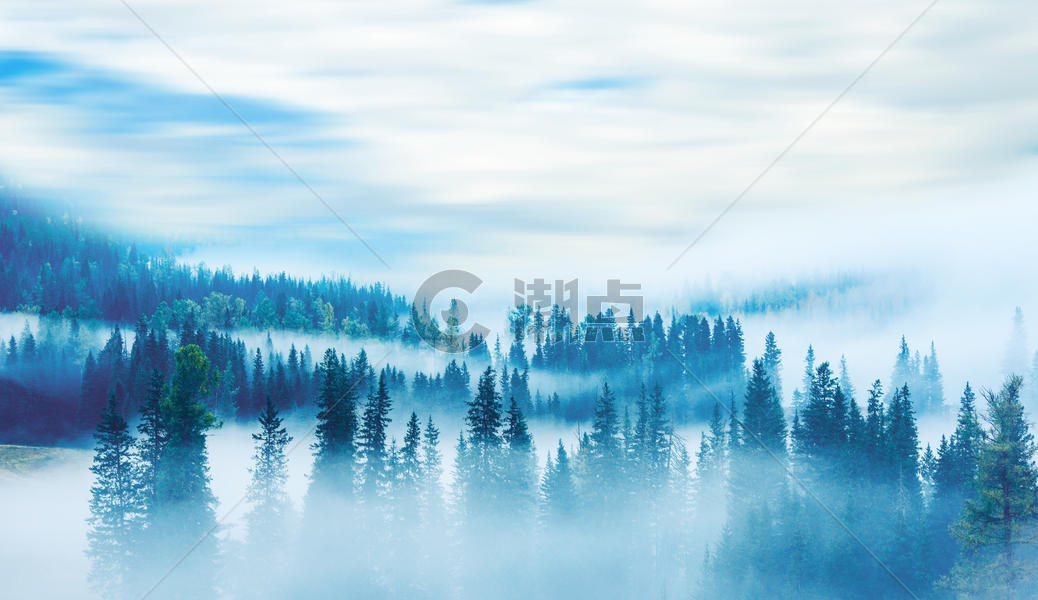 山间云雾缭绕图片素材免费下载