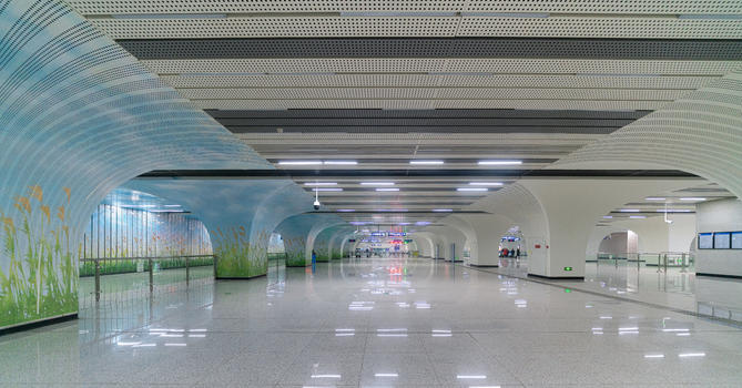 武汉地铁车站空旷的大厅图片素材免费下载