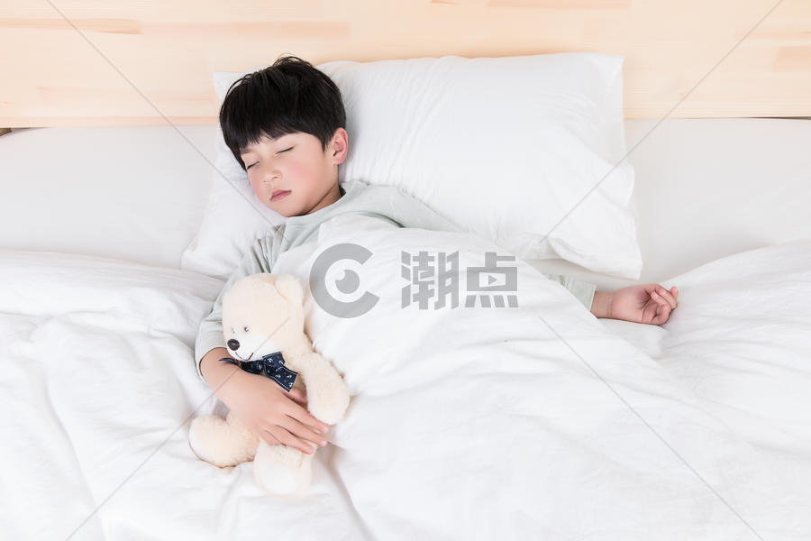 睡觉的小男生图片素材免费下载
