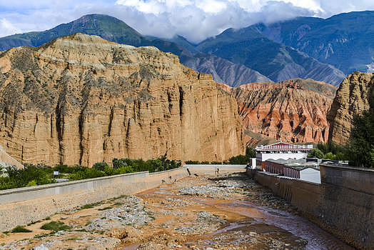 新疆库车大峡谷地貌图片素材免费下载