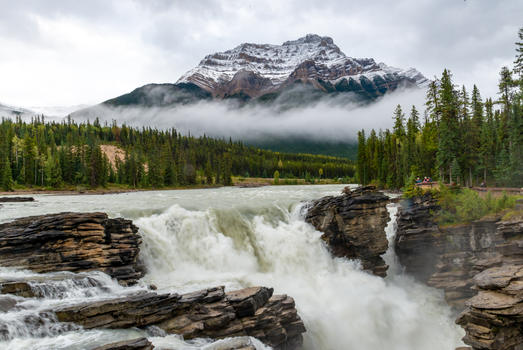 加拿大贾斯珀国家公园阿达巴斯卡瀑布风光图片素材免费下载