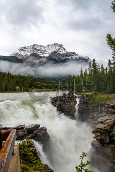 加拿大贾斯珀国家公园阿达巴斯卡瀑布图片素材免费下载