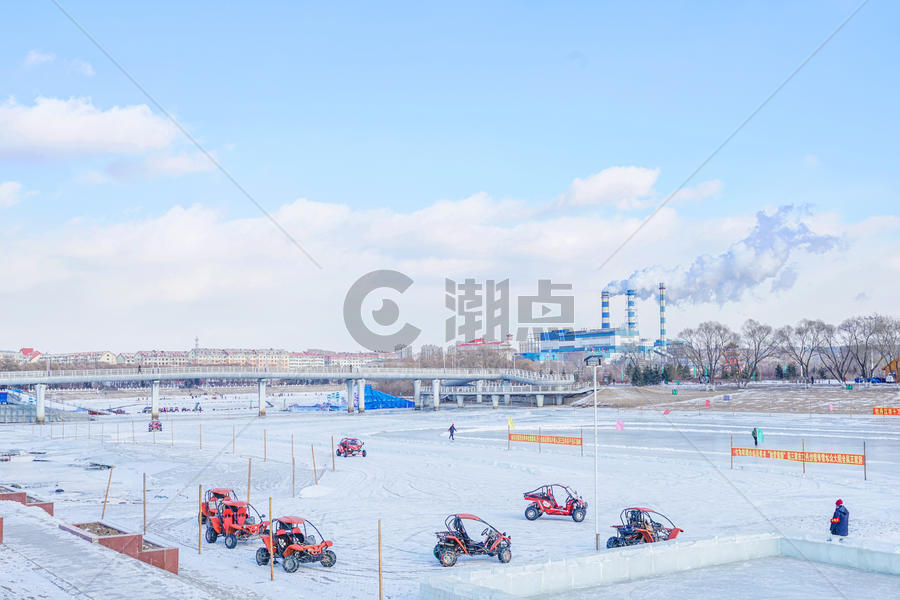 黑龙江冬季冰上碰碰车图片素材免费下载