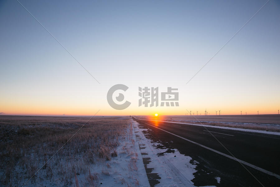内蒙古海拉尔公路冬季日出图片素材免费下载